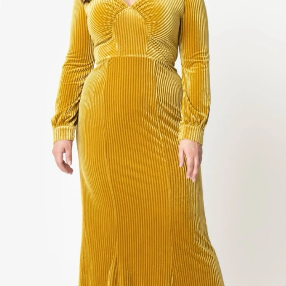 Voodoo Vixen Gold Edith Velvet Jewel Gown, Sz Large, 12 US - Picture 3 of 7